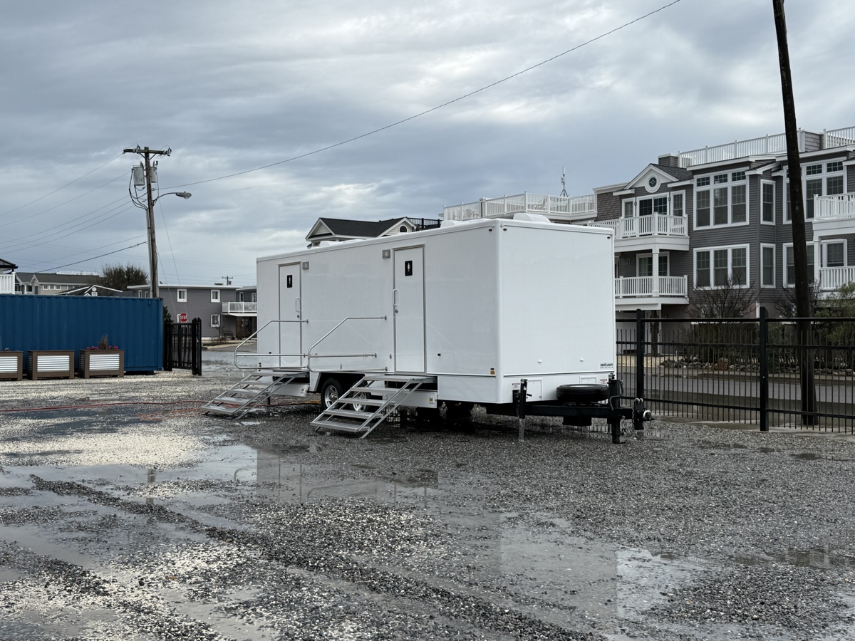 Loca'Propre — location de WC chimiques et sanitaires pour mariages à Saint-Pierre-Brouck (Nord)