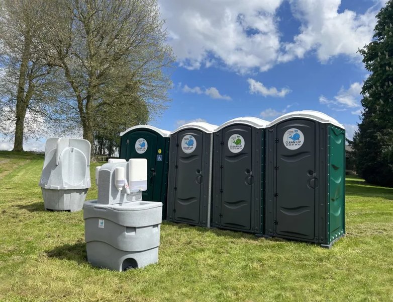 Clean Up Services expert en location et entretiens de sanitaires mobiles — location sanitaires événementiels