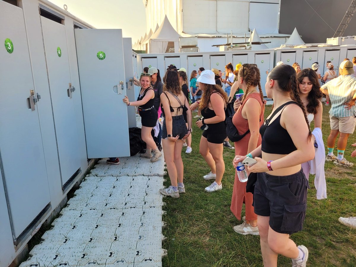 HAPPEE Services — cabines sanitaires premium, location toilettes, douches, lave-mains
