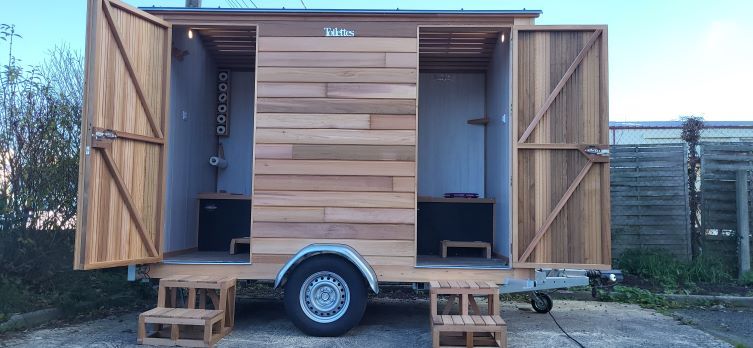 Ossatur Toilettes sèches Tiny House — location de sanitaires Martigné-Ferchaud