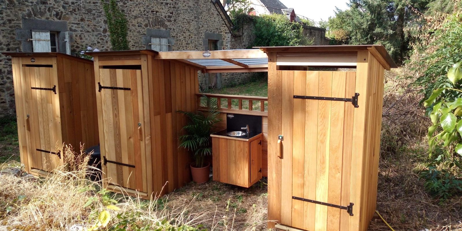 Ossatur Toilettes sèches Tiny House — location de sanitaires Martigné-Ferchaud