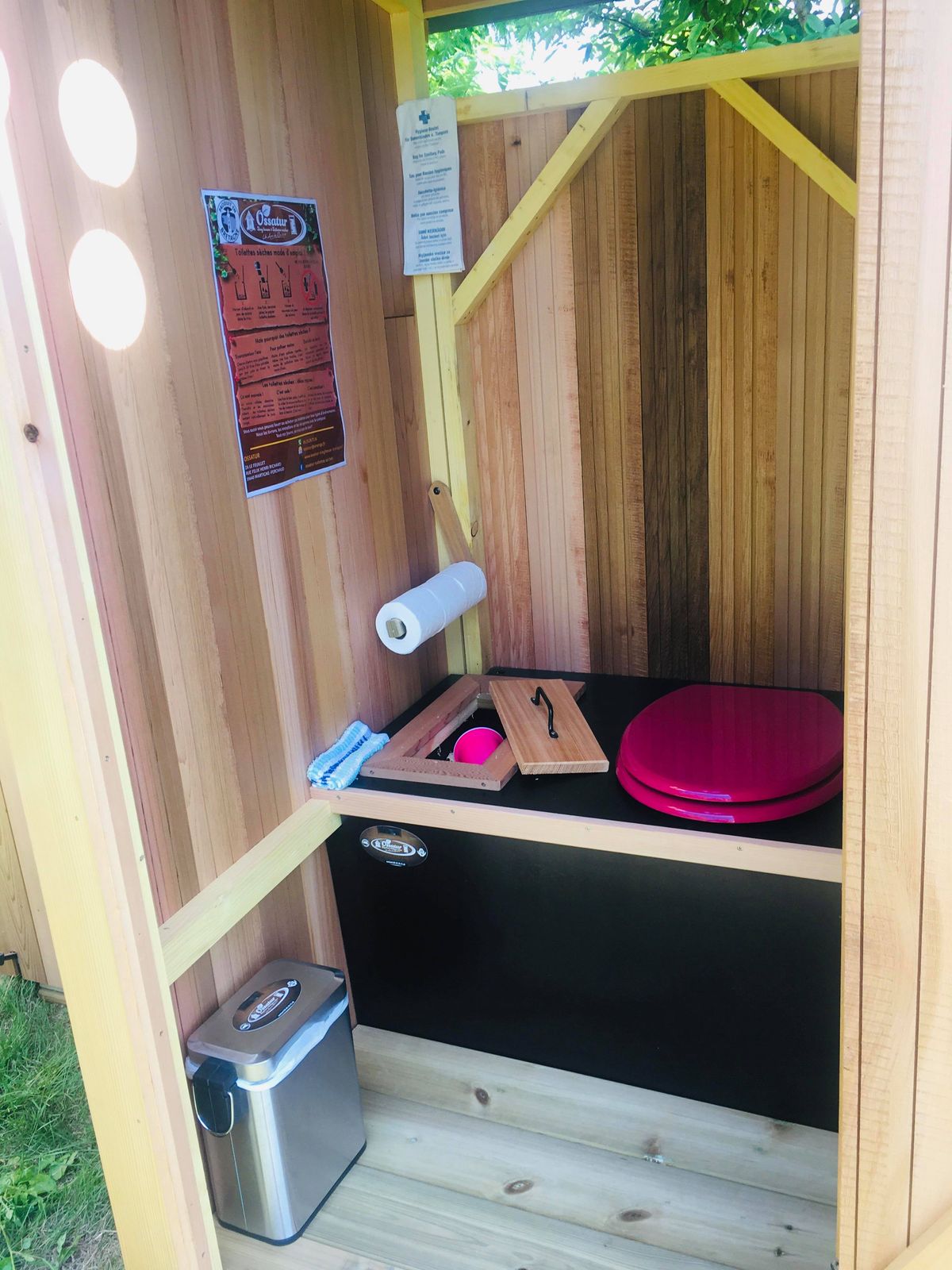 Ossatur Toilettes sèches Tiny House — location de sanitaires Martigné-Ferchaud