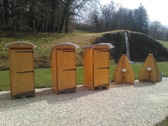 Popos & Copeaux, Location de toilettes sèches — location de sanitaires Theys