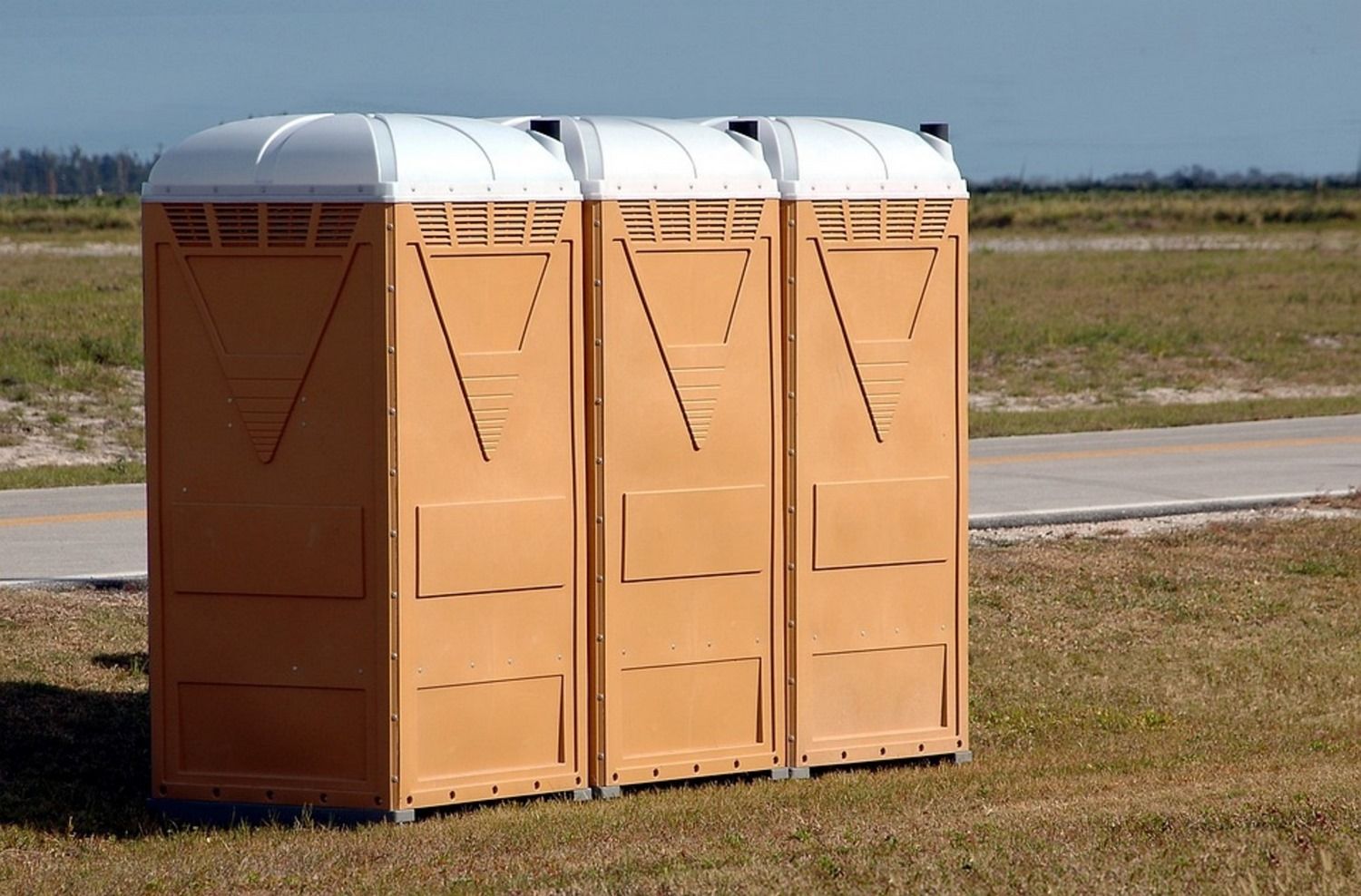 Location Toilettes Mobiles — location de sanitaires Villars